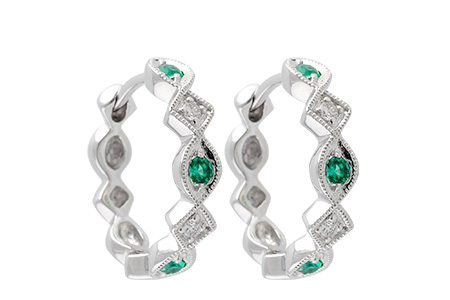 C186-74162: EARRINGS .13 EMERALD .18 TGW